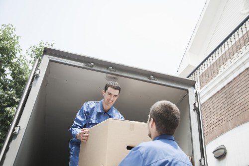 Removal team estimating load size for a townhouse move